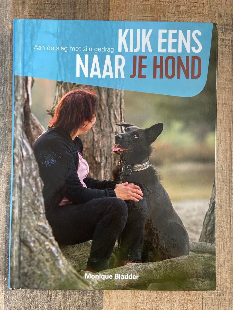 Kijk Eens Naar Je Hond - Monique Bladder, Ophalen of Verzenden, Zo goed als nieuw, Honden