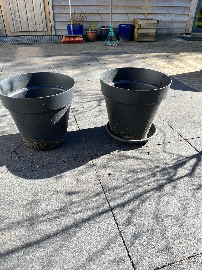 Grote zwarte plastic tuinpotten, Kunststof, Rond, Zo goed als nieuw, Minder dan 40 cm