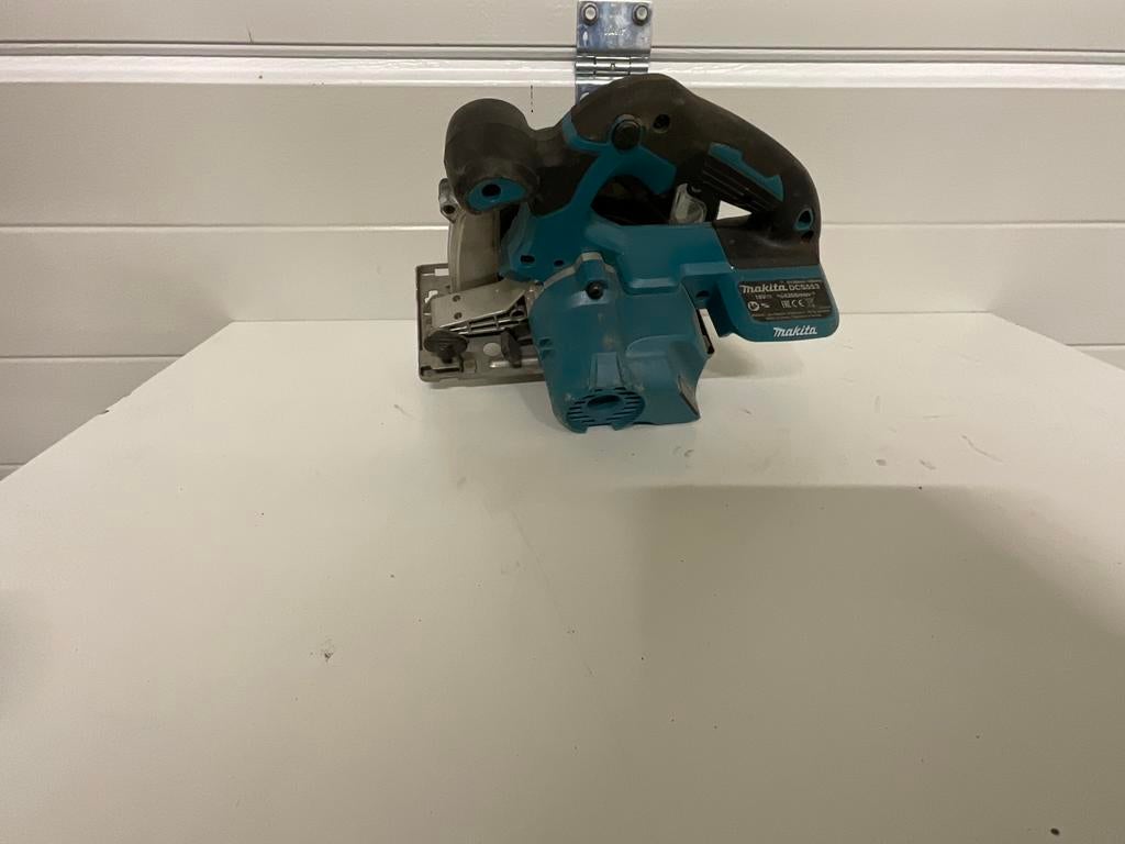 Makita DCS553, Doe-het-zelf en Verbouw, Gereedschap | Zaagmachines, Cirkelzaag, Ophalen of Verzenden, Zo goed als nieuw, 30 tot 70 mm