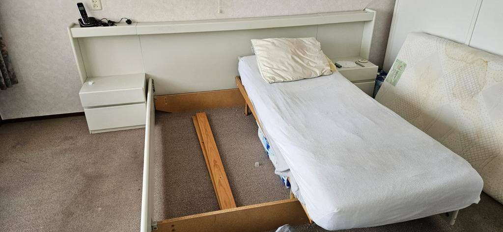 Gratis af te halen. Mooi tweepersoonsbed met nachtkastjes., Ophalen, Gebruikt, Tweepersoons, 180 cm