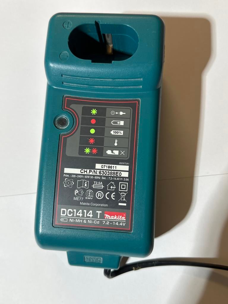 Makita DC1414 T Acculader Ni-MH & Ni-Cd 7.2-14.4V, Ophalen of Verzenden, Gebruikt, Minder dan 400 watt, Overige typen