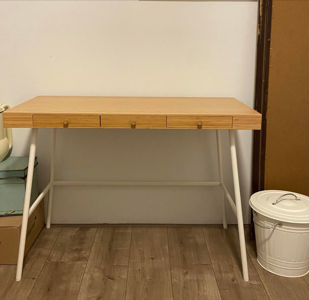 IKEA Lillåsen bureau bamboe met 3 lades, Huis en Inrichting, Bureaus, Ophalen, Zo goed als nieuw