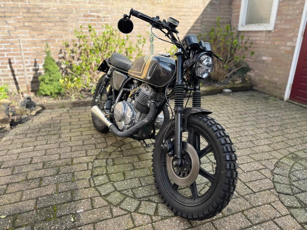 Yamaha XS400 uit 1980 - Custom Scrambler/Tracker