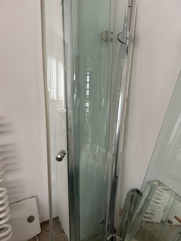 Gratis op te halen: douche deuren, Doe-het-zelf en Verbouw, Sanitair, Ophalen, Zo goed als nieuw, Douche