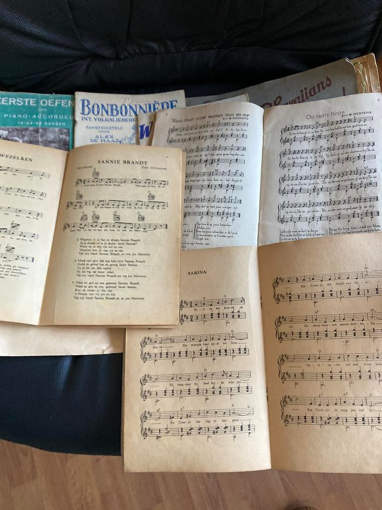 Retro bladmuziek jaren ‘40 voor gitaar en accordeon, Muziek en Instrumenten, Bladmuziek, Ophalen, Gebruikt, Les of Cursus, Accordeon