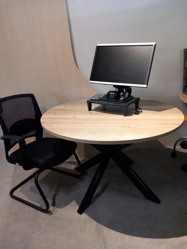 Kantine, inpak atelier, sta, en conferentie tafels