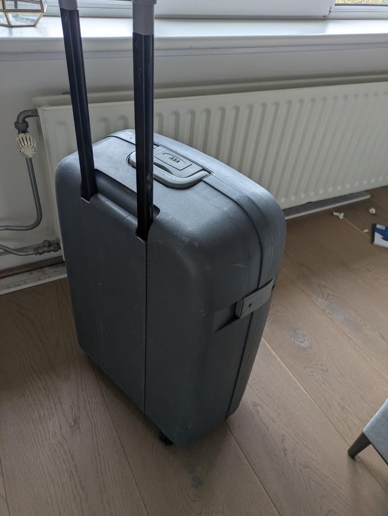 Grote grijze koffer met draaiwieltjes, Sieraden, Tassen en Uiterlijk, Tassen | Reistassen en Weekendtassen, Ophalen of Verzenden