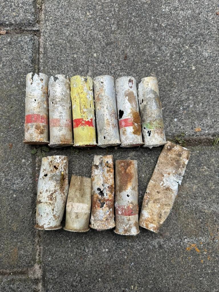 11x gedateerde Duitse flare Hulzen Aluminium Bodemvondst WW2, Verzamelen, Militaria | Tweede Wereldoorlog, Ophalen of Verzenden