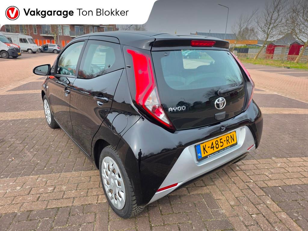 Toyota Aygo 1.0 VVT-i x-play, Voorwielaandrijving, Gebruikt, Euro 6, 4 stoelen