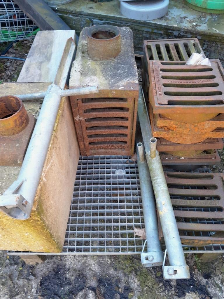 Straatkolk met rooster en buizen, Ophalen, Gebruikt, Overige materialen, Afvoer
