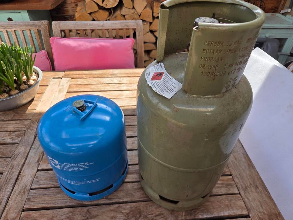 Butaan en propaan gasflessen beide leeg, Ophalen of Verzenden