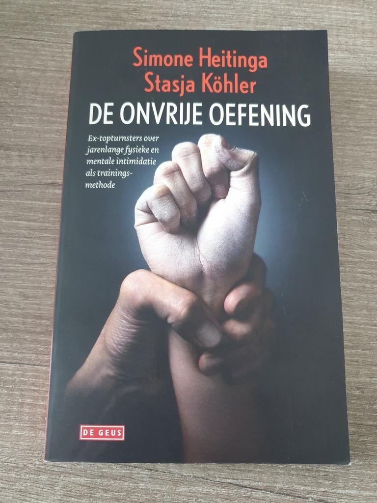 De Onvrije Oefening - Simone Heitinga & Stasja Köhler, Ophalen of Verzenden, Gelezen, Simone Heitinga, Stasja Köhler