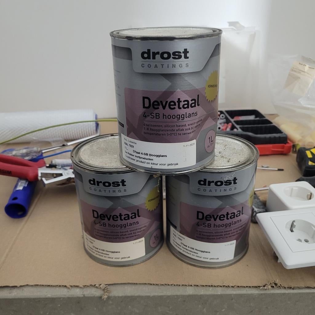 Drost Devetal 4-SB Hoogglans RAL 7021 (3x 1L), Doe-het-zelf en Verbouw, Verf, Beits en Lak, Nieuw, Ophalen of Verzenden, Lak, Grijs
