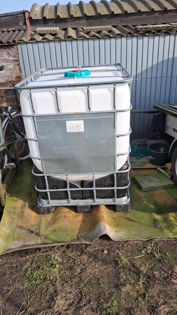 1000 liter bak is schoon  heeft water in gezeten, Ophalen of Verzenden