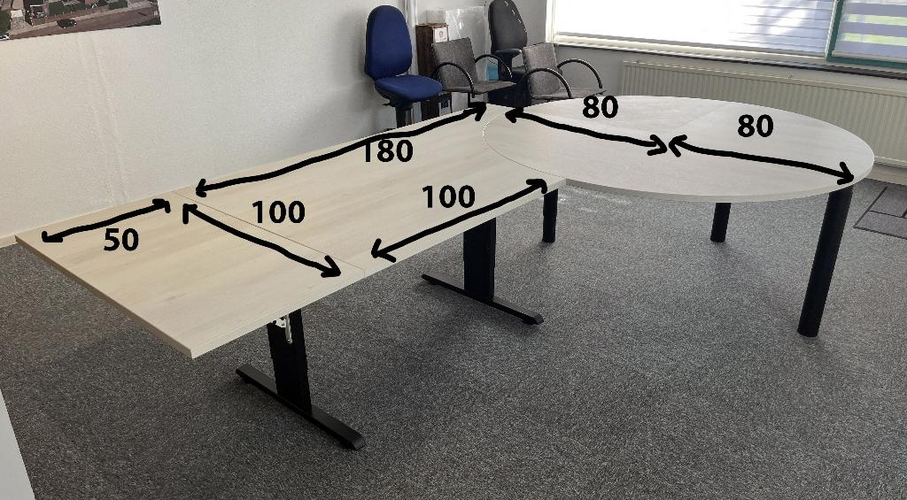 Diverse bureaus, Ophalen, Overige typen, Spaanplaat of MDF, Zo goed als nieuw