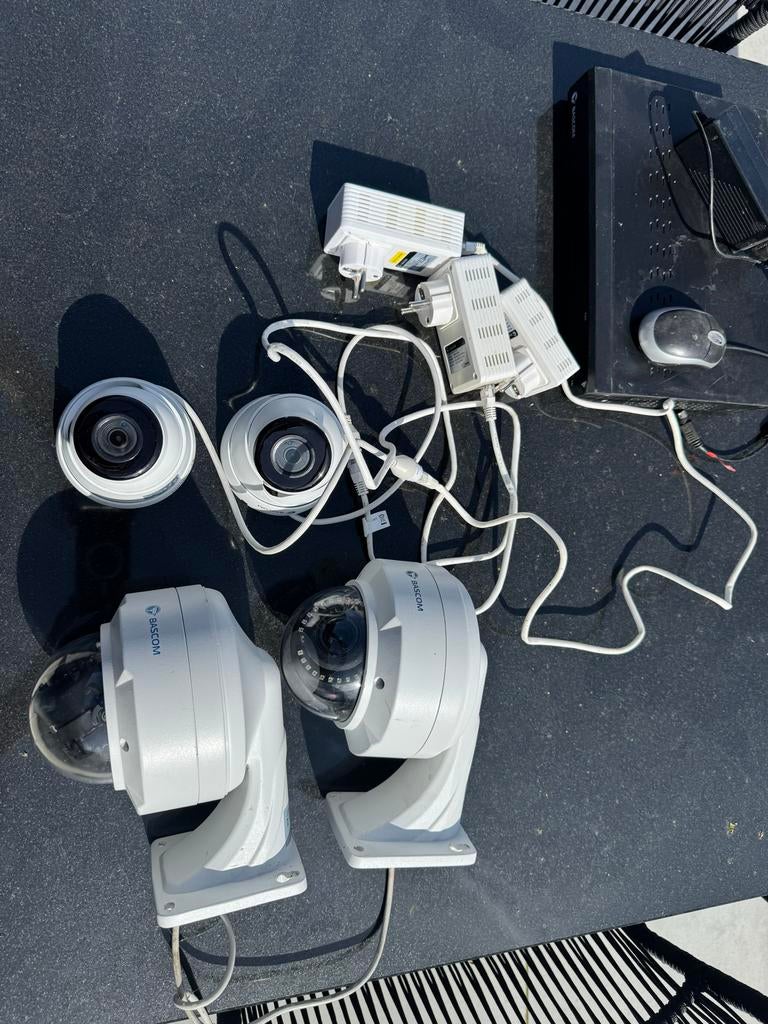 Complete Bascom Beveiligingsset: 4 Camera's & NVR, Ophalen of Verzenden, Zo goed als nieuw, Buitencamera
