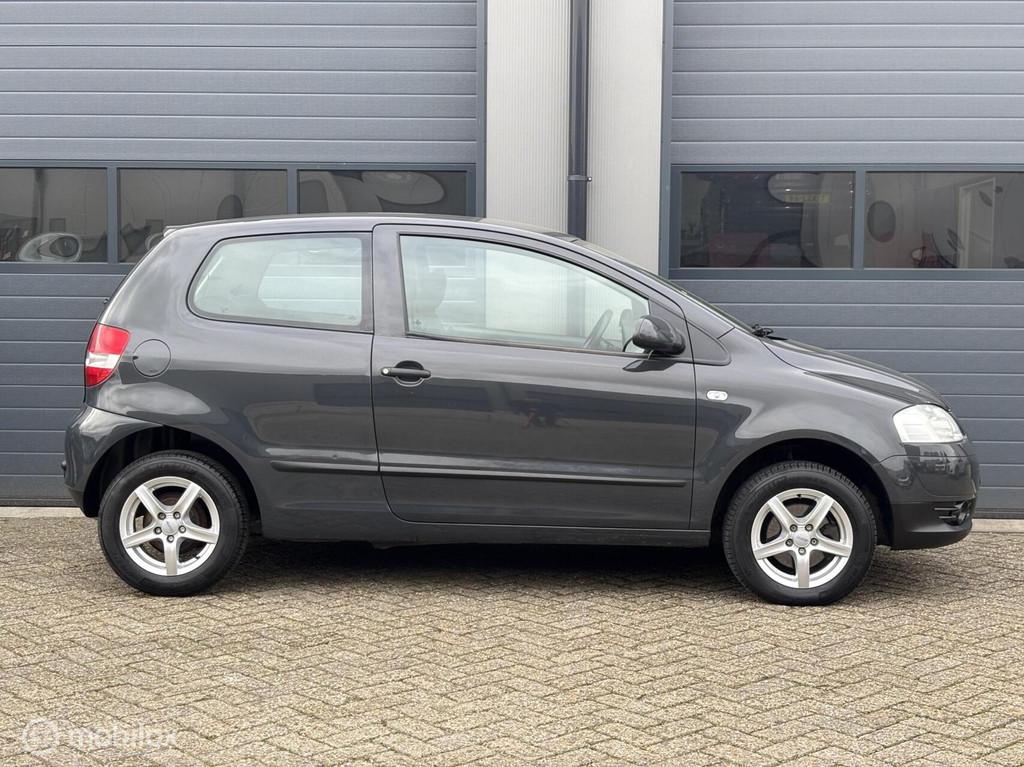 Volkswagen Fox 1.2 Trendline Uitvoering // NL Auto 150.Dkm, Voorwielaandrijving, Startonderbreker, 4 stoelen, 1198 cc