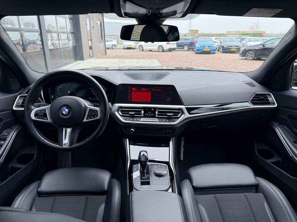 BMW 3-serie 318i Executive Edition | Navi | M sportstuur | C, Automaat, 1998 cc, Achterwielaandrijving, Gebruikt