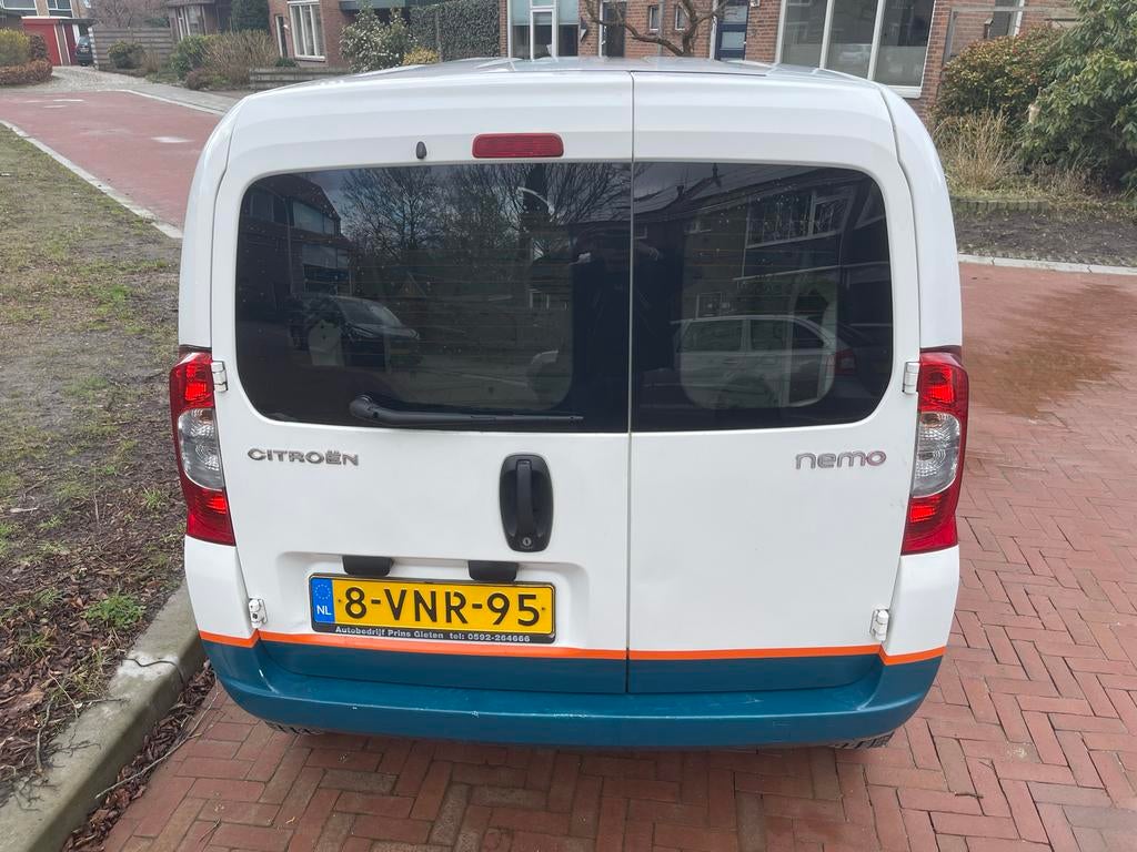 Busje Citroën Nemo 1.3 HDI 55KW 2011 met nieuwe ApK, Auto's, Voorwielaandrijving, 74 pk, Zwart, 4 cilinders