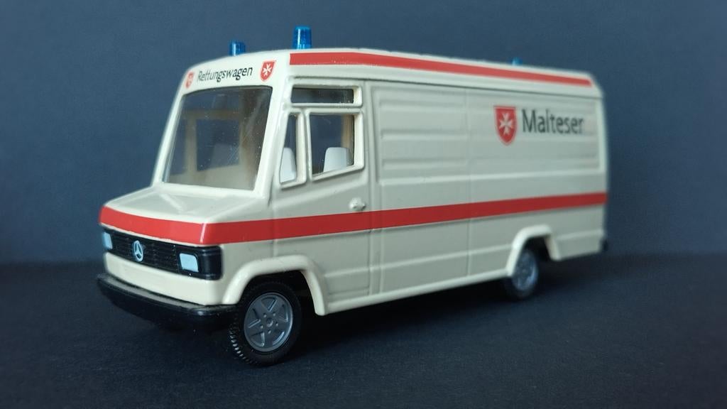 Mercedes Benz 809 d Malteser 1:55 Siku 2015 Werbe Pop, Schlittenbacherstrasse 60 Lüdenscheid Germany, Auto, Verzenden, Nieuw