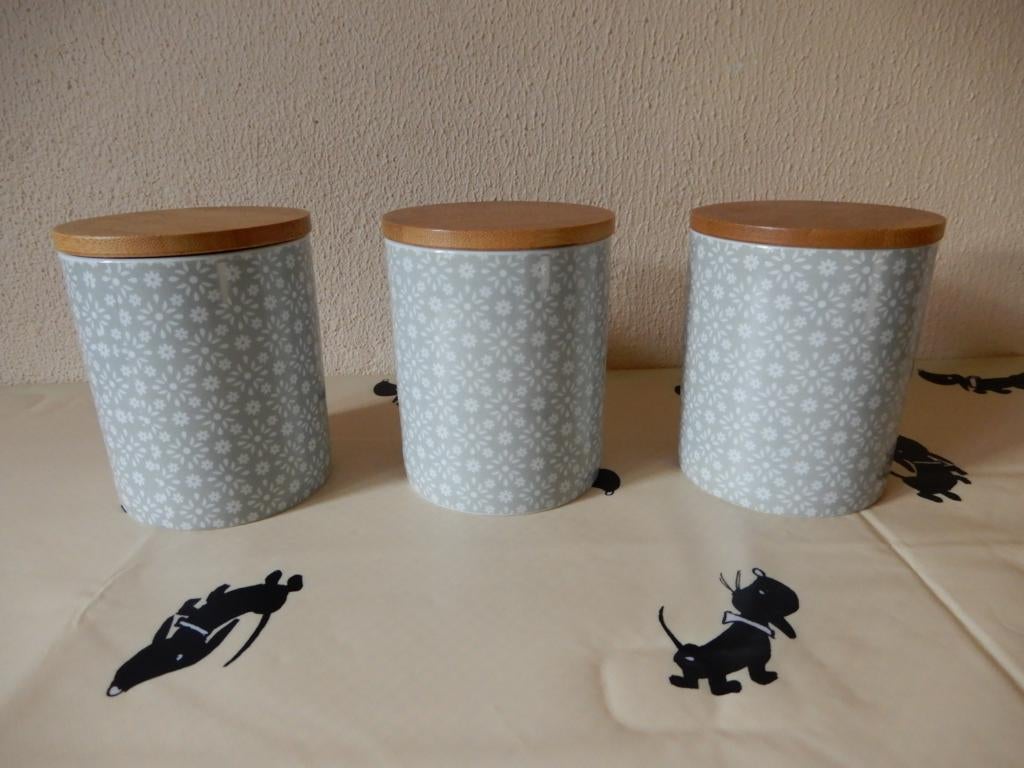 3x voorraadpot / pot Daisy van Xenos grijs bloemen 600 ml, Verzenden, Gebruikt, Overige materialen, Pot, Bus of Blik