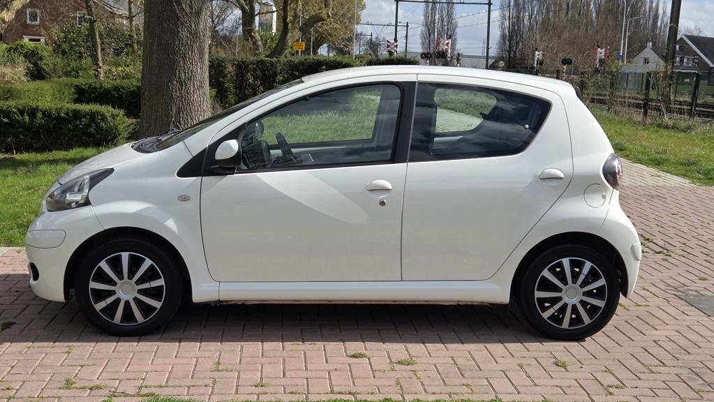 Toyota Aygo 1.0-12V Comfort Navigatie | 2012 | AIrco | 5-Deu, Voorwielaandrijving, Euro 5, Gebruikt, 4 stoelen