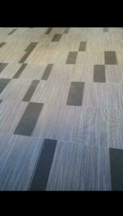 Zo goed als nieuwe tapijttegels ?2,50-, per stuk ?10 per m2, Huis en Inrichting, Stoffering | Tapijten en Kleden, Zo goed als nieuw