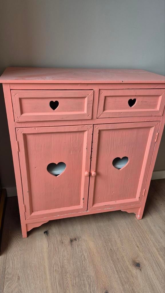 Houten kastje met hartjes., Ophalen of Verzenden