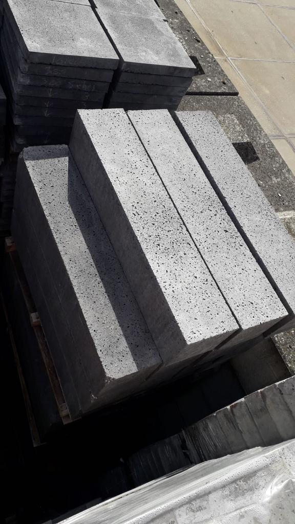 Oud Hollandse stapelblokken 100x20x20 antraciet €17,50 p/st, Tuin en Terras, Nieuw, Ophalen of Verzenden, 10 m² of meer, Beton