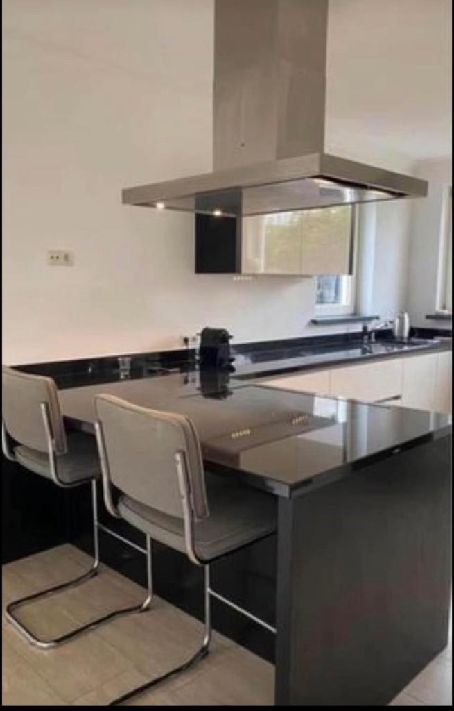 Graniet hoekaanrechtblad te koop!, Ophalen, Zo goed als nieuw