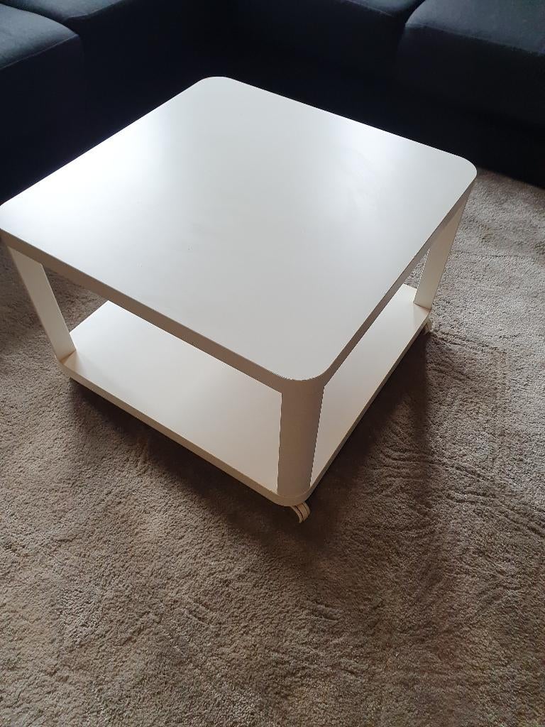 IKEA TINGBY Salontafel op wielen Groot model! (64x64 cm) Wit, Ophalen, Kunststof, Gebruikt, 50 tot 100 cm