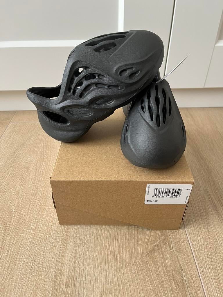 Yeezy Foam RNNR Onyx Kids 26, Ophalen, Nieuw, Jongen of Meisje, Sportschoenen