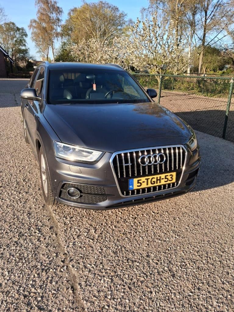 audi Q3, Auto's, Audi, Euro 5, Zwart, 4 cilinders, 2000 kg