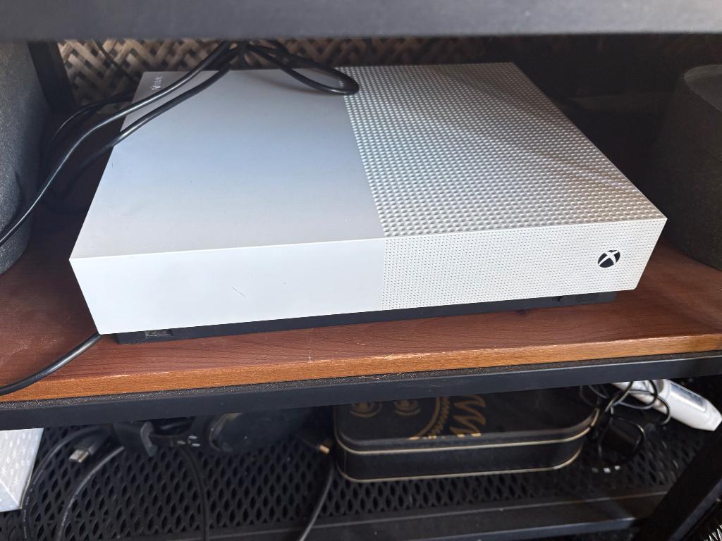 Xbox One S 1tb +controllers, Ophalen, Met 2 controllers, Xbox One S All-digital, Zo goed als nieuw