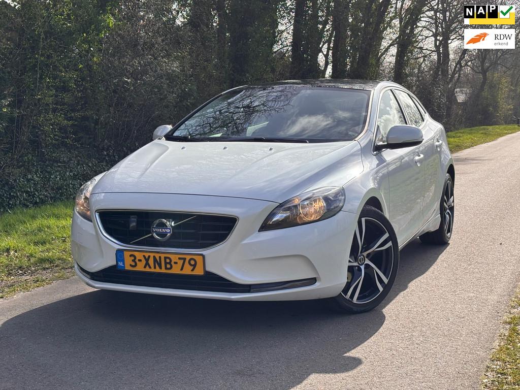 Volvo V40 1.6 D2 Momentum Business | Cruise control + Navi |, Voorwielaandrijving, Gebruikt, Euro 6, 4 cilinders
