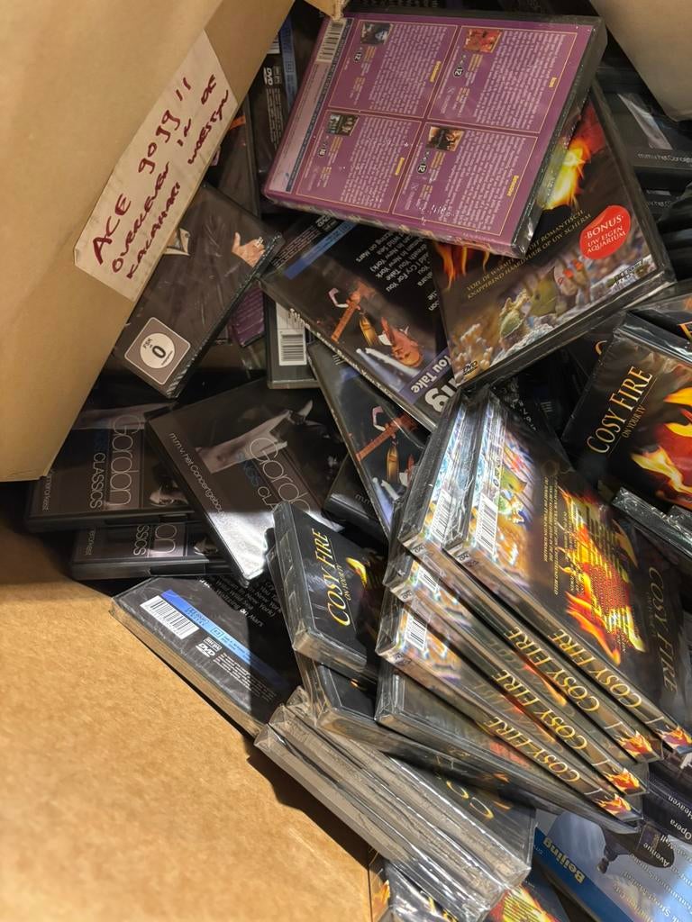 Mega partij dvd s, Alle leeftijden, Ophalen, Zo goed als nieuw