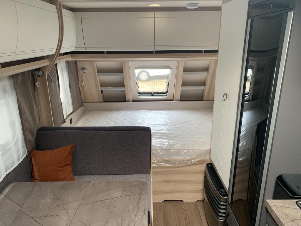 Hobby De Luxe 490 KMF Model 2026, Schokbreker, Dwarsbed, Hobby, Bedrijf