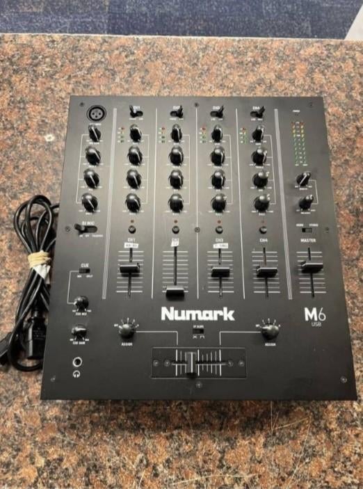 Numark M6 4-Kanaals USB DJ Mixer, Muziek en Instrumenten, Mengpanelen, Ophalen, Gebruikt, Minder dan 5 kanalen, Microfooningang