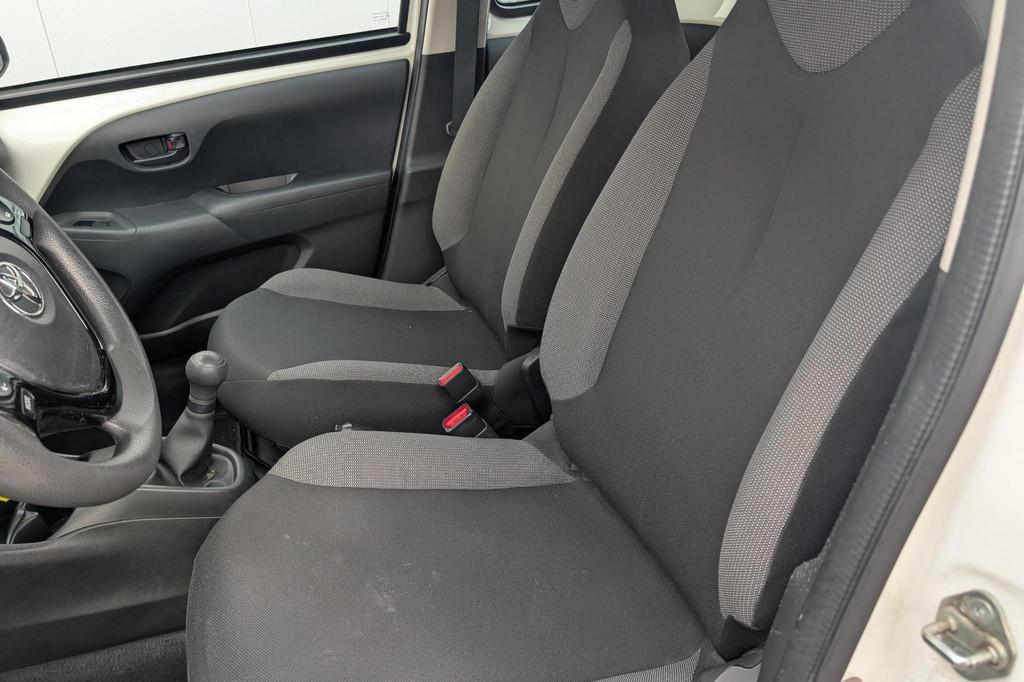 Toyota Aygo 1.0 VVT-i x-fun |Telefoonbediening op stuur| 4 S, Voorwielaandrijving, Stof, Gebruikt, Euro 6