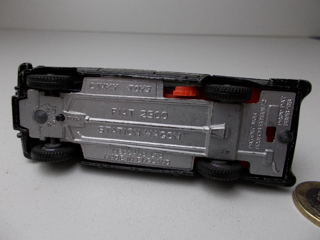 1968 Dinky Toys 281 FIAT 2300 PATHE NEWS CAMERA CAR. I.g.st., Hobby en Vrije tijd, Modelauto's | 1:43, Ophalen of Verzenden, Zo goed als nieuw