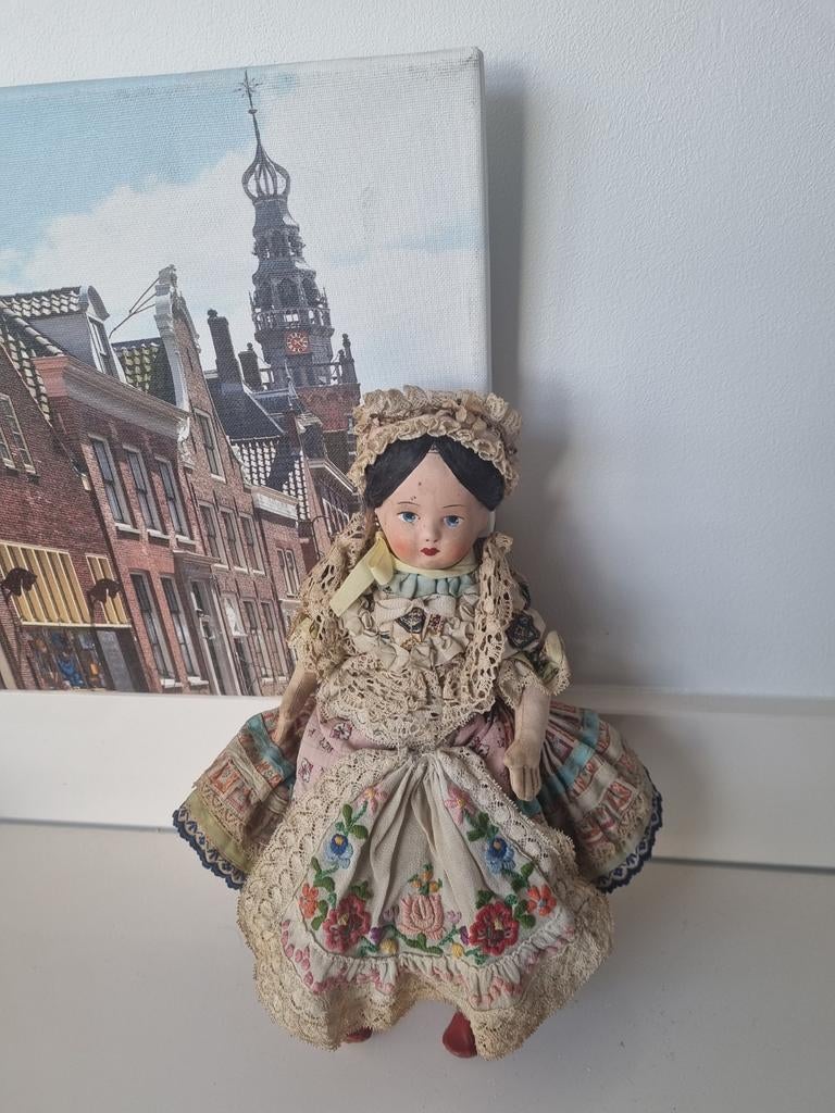 Antieke pop met fleurige kleding, Ophalen of Verzenden