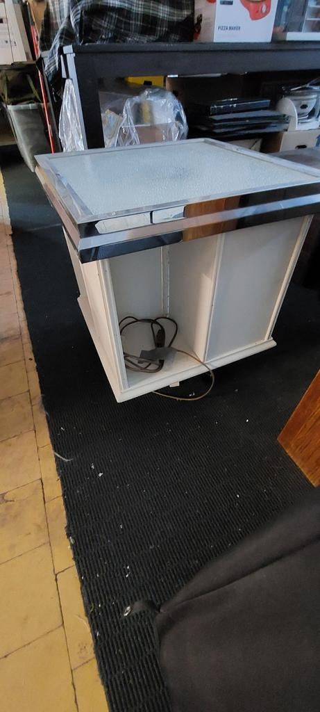 Draaibare boekentafel met verlichting, Huis en Inrichting, Kasten | Boekenkasten, Ophalen