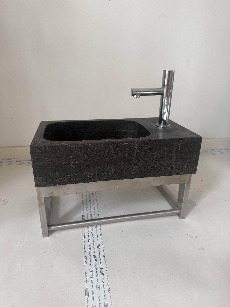 Natuurstenen wasbak, met kraan en ophang systeem, Huis en Inrichting, Ophalen, 50 tot 100 cm, Zo goed als nieuw, Minder dan 100 cm