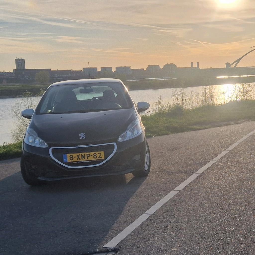 Peugeot 208 1.0 VTI 50KW/68PK 3-D 2014 Zwart, Auto's, Peugeot, Voorwielaandrijving, Origineel Nederlands, 24 km/l, Particulier