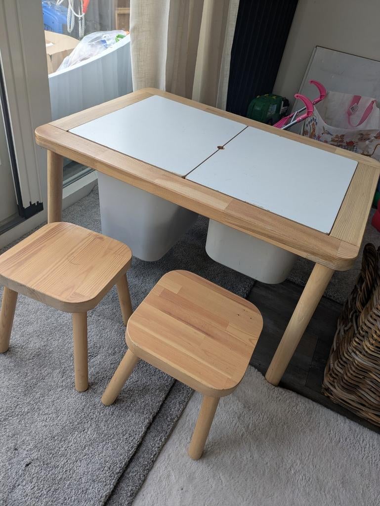 Flisat kindertafel speeltafel met stoeltjes, Ophalen, Gebruikt, Tafel(s) en Stoel(en)