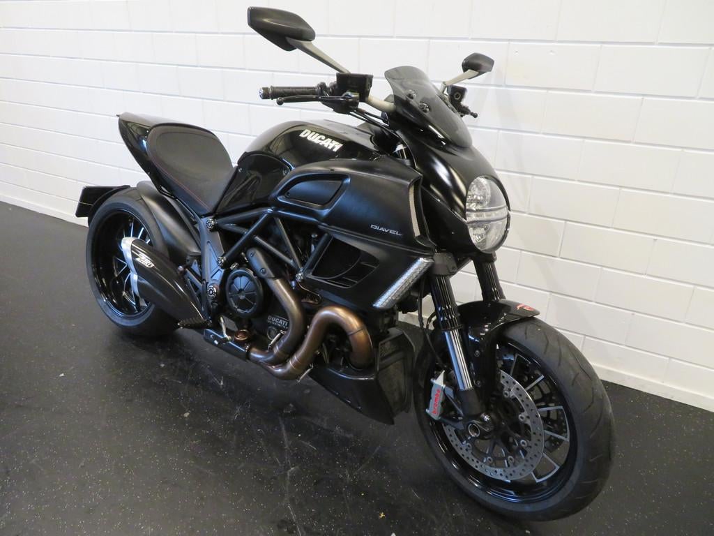 Ducati DIAVEL ZARD EDITION! (bj 2011) - foto 2