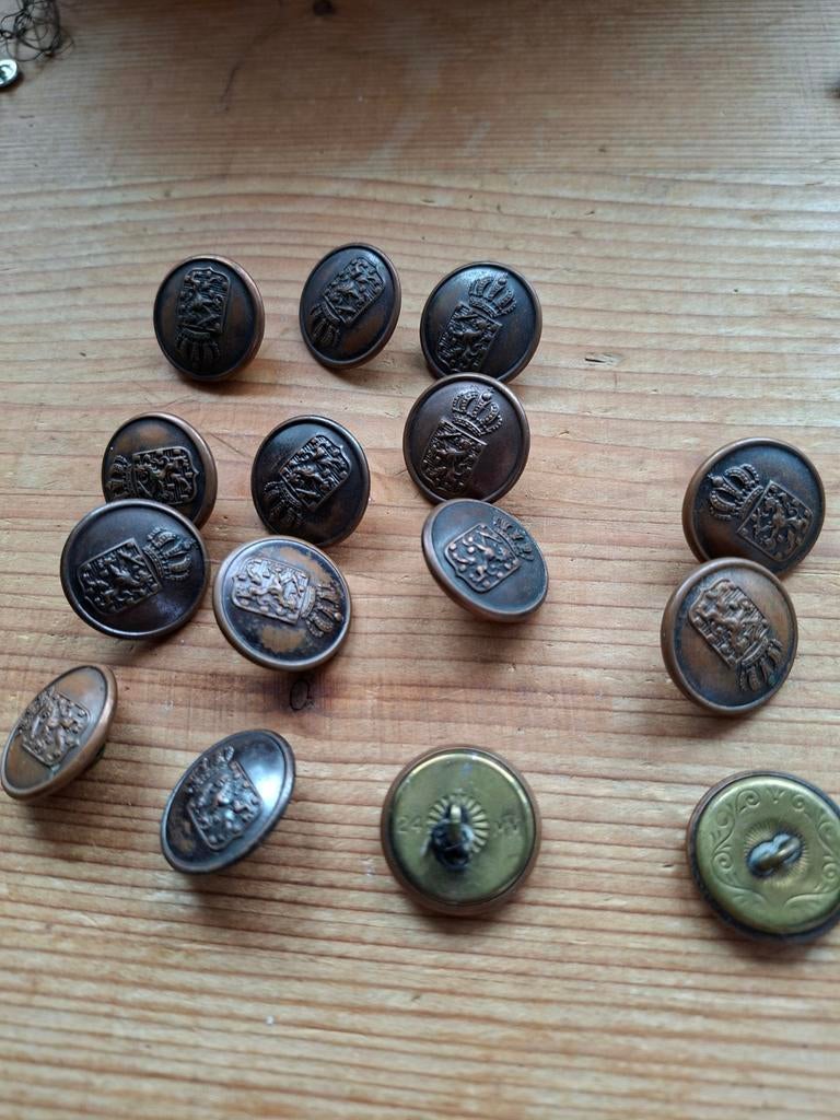 Diverse knopen: 3x spoorwegen, 12x rijksambtenaren, Ophalen of Verzenden, Gebruikt