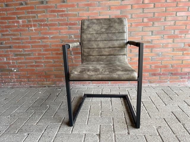 4 stoelen olijfgroen samen de laatste 4  nu voor€. 300,=, Overige kleuren, Nieuw, Ophalen of Verzenden, Vier
