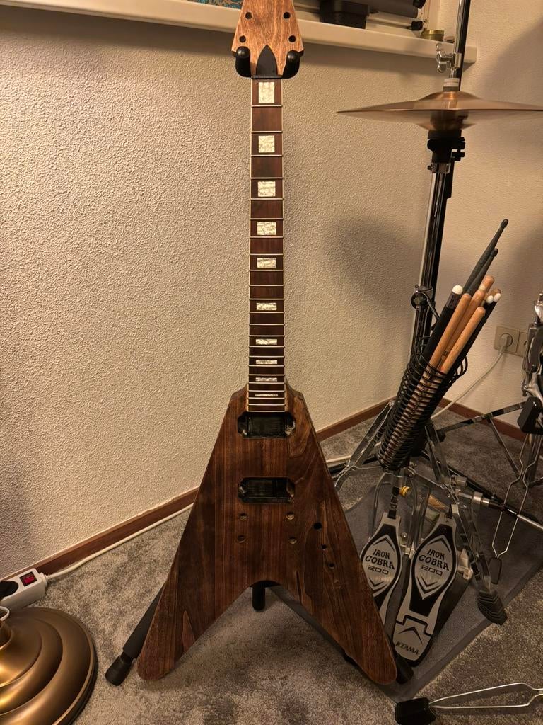 Flying V gitaar body met set neck, Muziek en Instrumenten, Ophalen, Zo goed als nieuw, Solid body, Overige merken