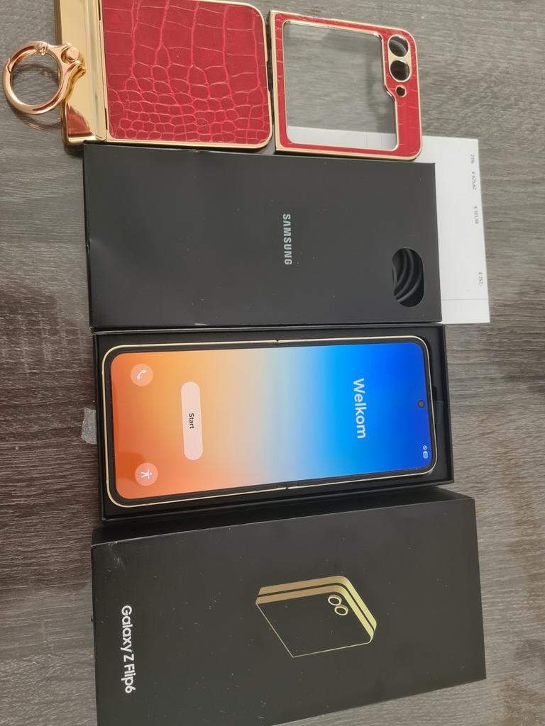 Bijna nieuw Samsung Galaxy Z Flip 6 256GB bon en garantie., 256 GB, Ophalen of Verzenden, Zo goed als nieuw, Galaxy Z Flip